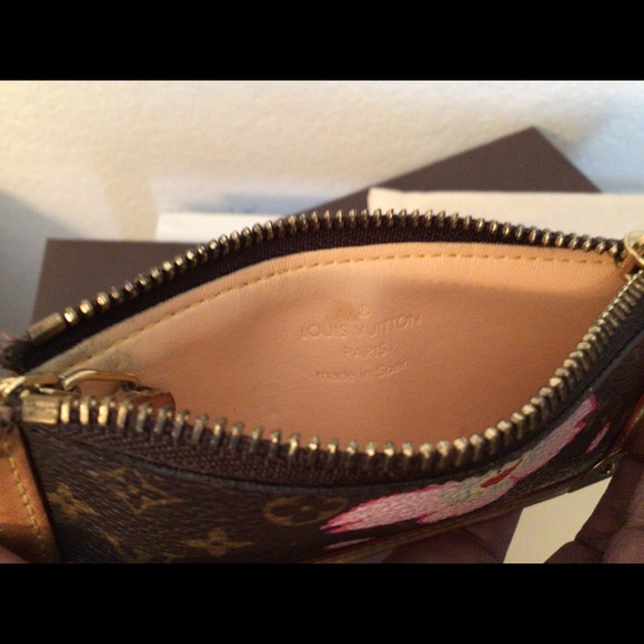 Louis Vuitton Monogram Cherry Blossom Coin/Key Case - Picture 6 of 9